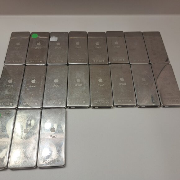 1X Apple iPod Nano 1st Generation A1137 1GB 2GB  White Black With Accessories - Picture 2 of 16